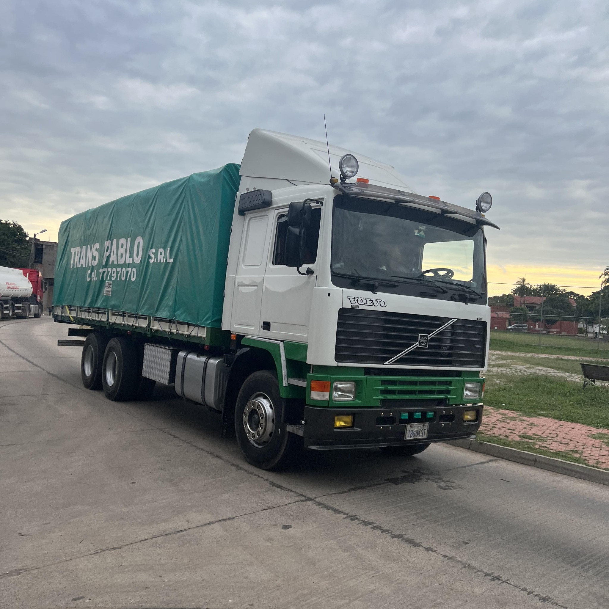 Camión de Trans Pablo S.R.L. listo para transporte nacional